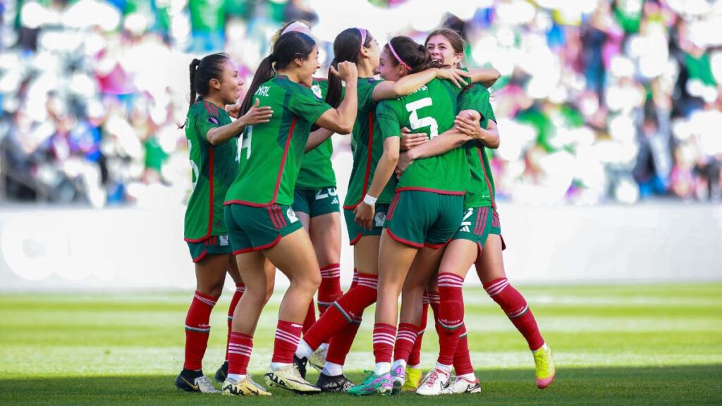 México sufre para derrotar a Paraguay y se cita con Brasil en las