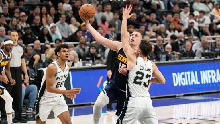 Jokic y los Nuggets se imponen a los Spurs ante una multitud en Austin