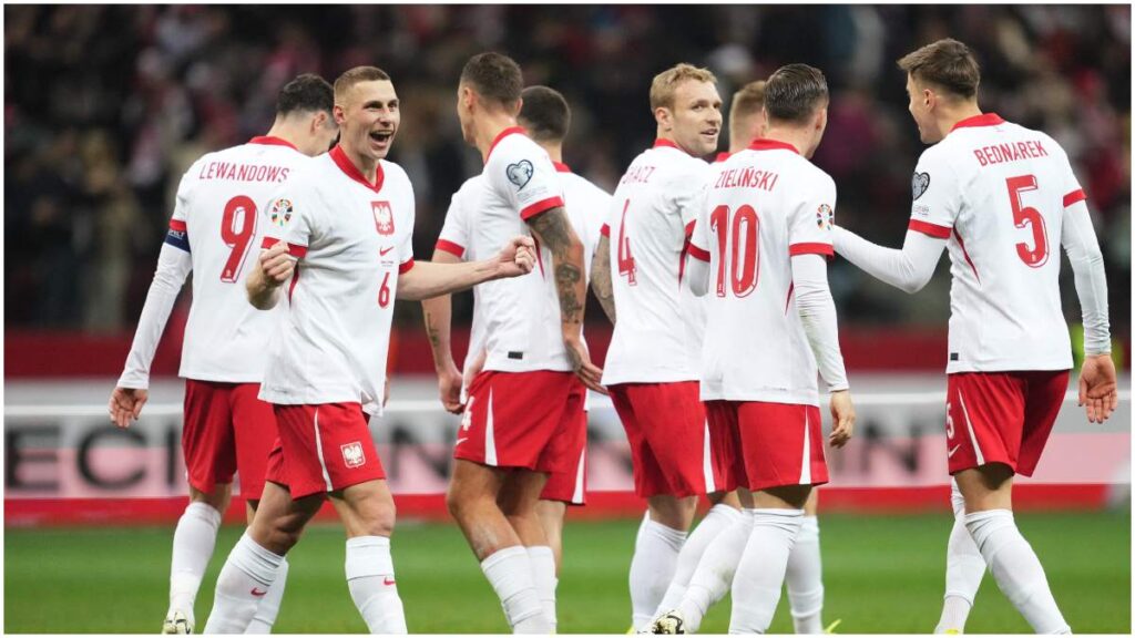 Polonia con medio boleto para la Eurocopa | Reuters; Szmigiel