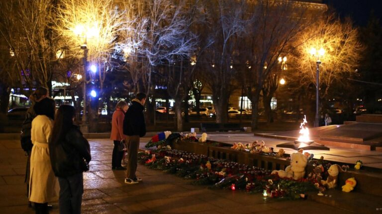 Atentado en Moscú: Aumenta número de muertos, detienen a presuntos terroristas y Putin hace esta advertencia