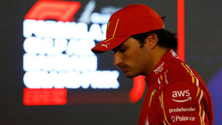 Carlos Sainz, ¿abandonado por Ferrari en el podio en Bahréin? Estos videos desatan la polémica