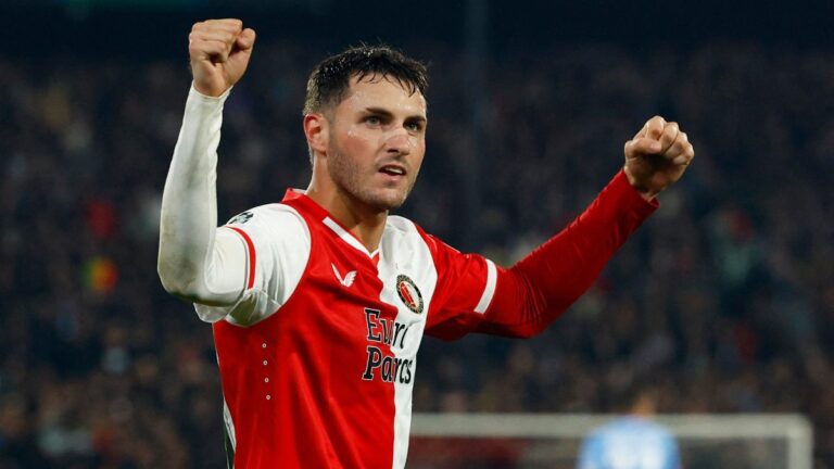 El Feyenoord de Santi Giménez remonta ante el Utrecht y recorta distancia con el PSV