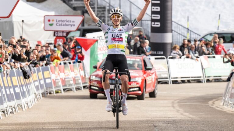 Tadej Pogacar corona Port Ainé y es el ganador de la tercera etapa de la Volta Catalunya