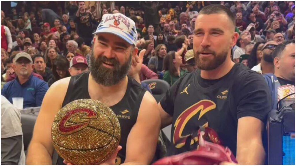 Travis Kelce y Jason Kelce en la NBA | Captura de Pantalla