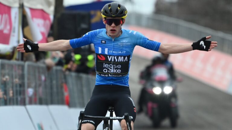 Jonas Vingegaard arrasa en la alta montaña y acaricia la gloria en la Tirreno-Adriático