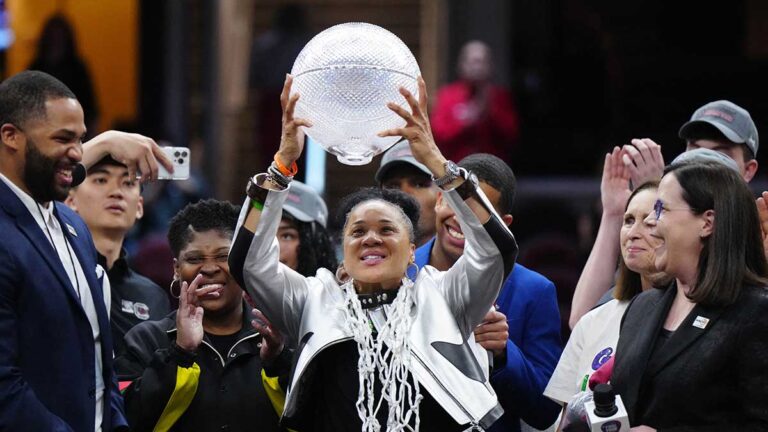 South Carolina y Dawn Staley se convierten en el 10mo equipo en coronarse invicto en la NCAA