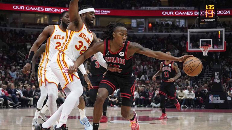 Los Bulls liquidan a los Hawks y se citan con el Heat para buscar el último boleto a playoffs