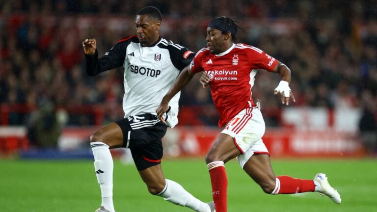 Sin Raúl Jiménez, el Fulham cae por goleada ante el Nottingham Forest