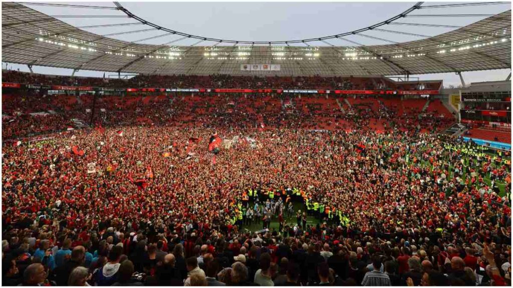 Aficionados celebran a Xabi Alonso por el título del Leverkusen | Reuters