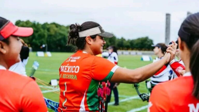 Andrea Maya Becerra se cuelga la medalla de plata en la dramática final de la Copa del Mundo de tiro con arco