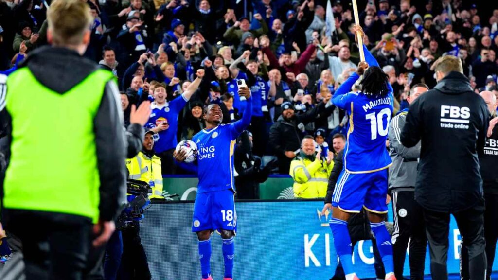 Leicester concreta su regreso a la Premier League
