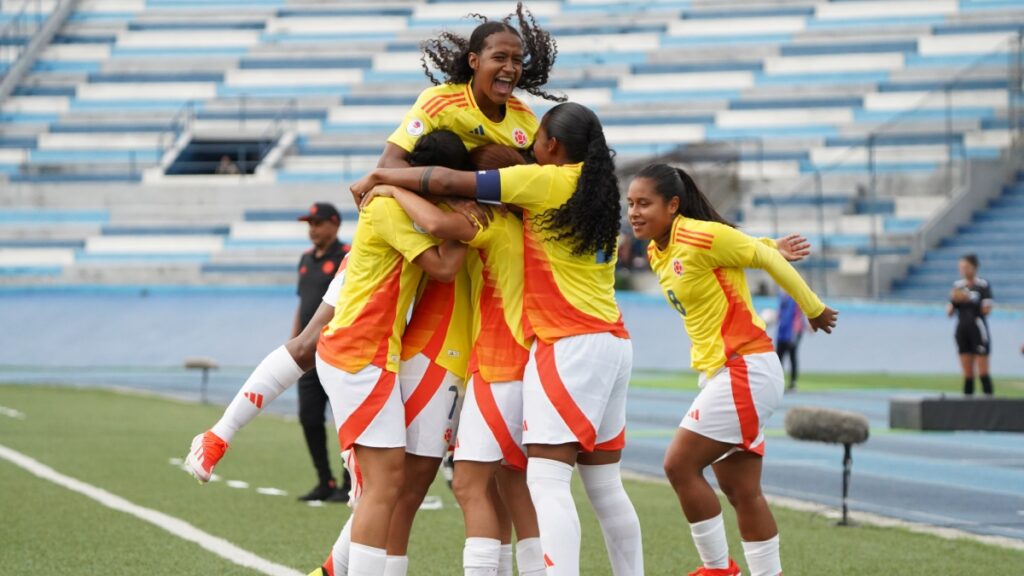 Colombia sub 20 celebrando en el Sudamericano.