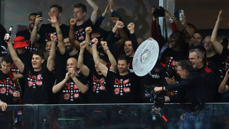 Chicharito y clubes mexicanos felicitan al Bayer Leverkusen tras conquistar la Bundesliga