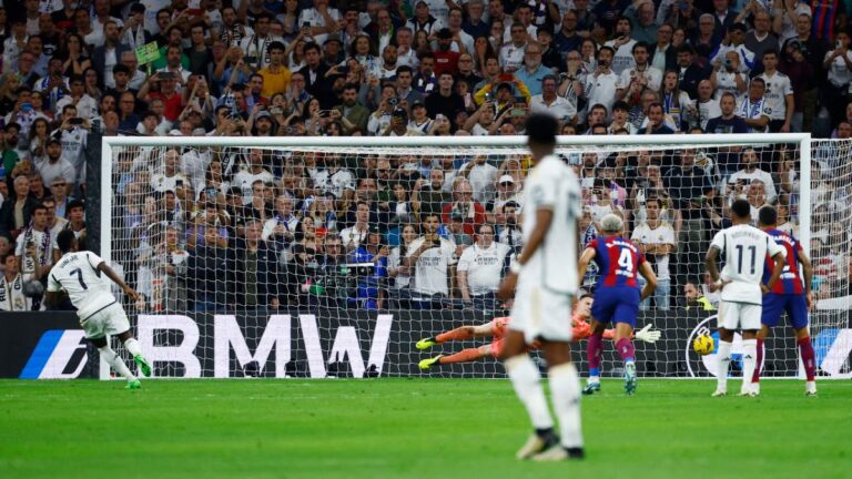 Real Madrid vs Barcelona en vivo LaLiga 2024: ¡De Jong sale lesionado tras acción con Valverde!