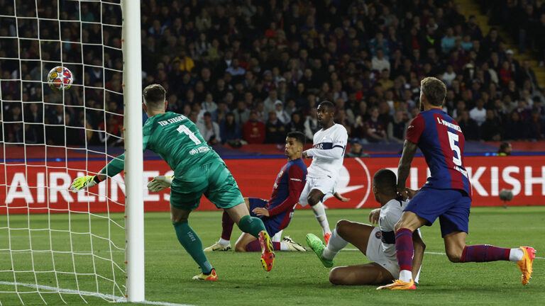 Barcelona vs PSG: Gol de Dembélé que da vida a los parisinos