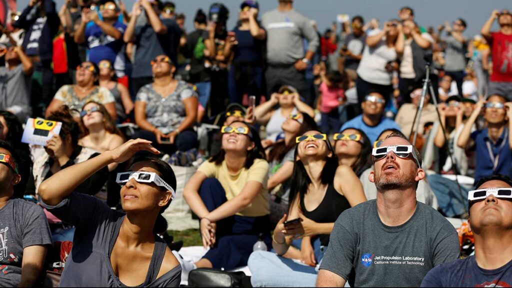 Recomendaciones para ver el eclipse solar de abril 2024. Reuters