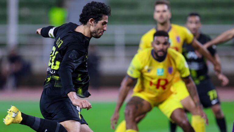 Ahmed Hegazy le da la victoria al Al Ittihad sobre el final ante el Al Hazem