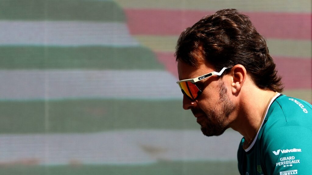 Alonso fue penalizado en el GP de Australia con 20 segundos por el incidente con Russell | Reuters
