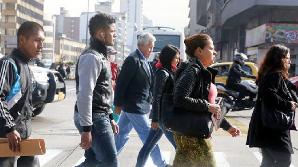 Gente Caminando Bogota