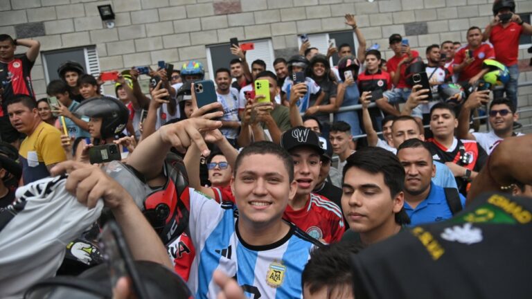 ‘River-locura’ en Cúcuta: así viaja una multitud de hinchas para el duelo frente a Táchira