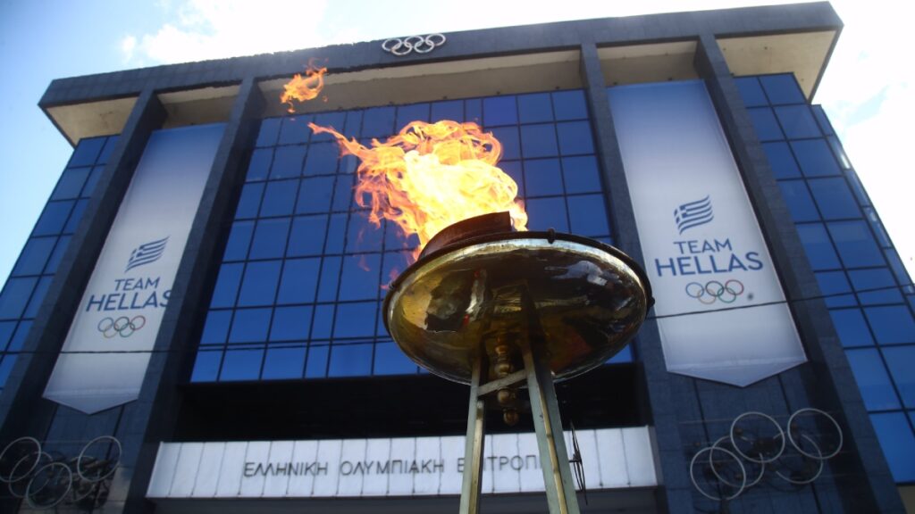 El Fuego Olímpico de Paris 2024 estuvo en la sede helénica | @HellenicOlympic
