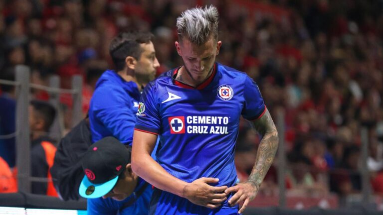Gonzalo Piovi sufre una fractura de clavícula y complica el panorama de Cruz Azul rumbo a la Liguilla