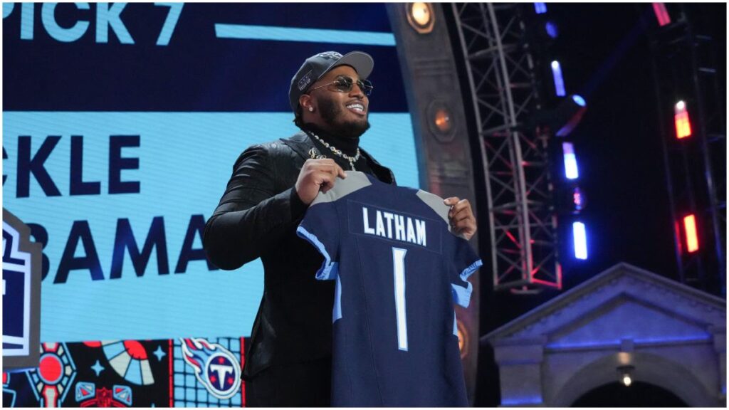 JC Latham pick 7 del Draft NFL por Tennessee Titans | Reuters