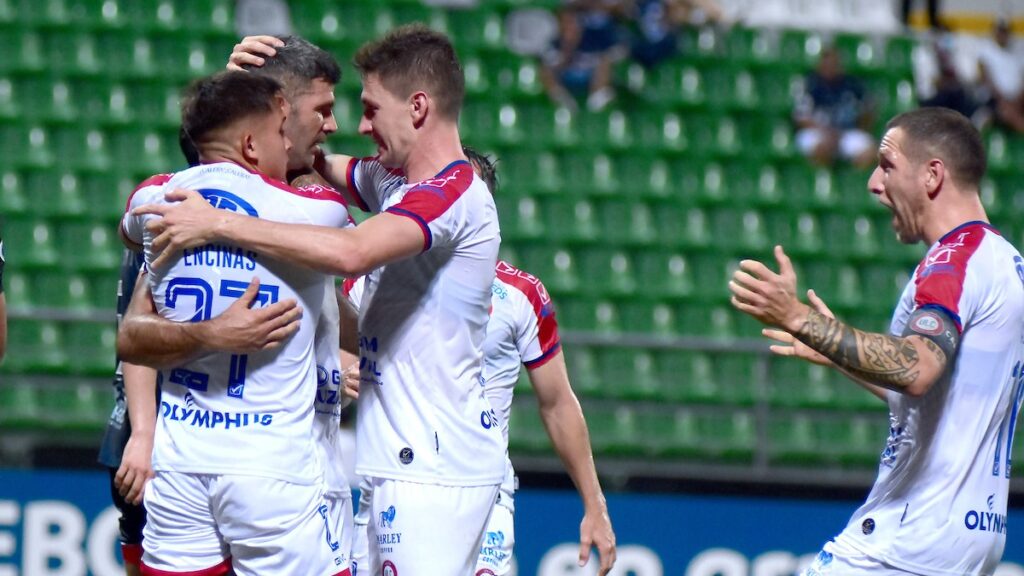 Jugadores de Unión La Calera celebra el gol. - Vizzor Image.