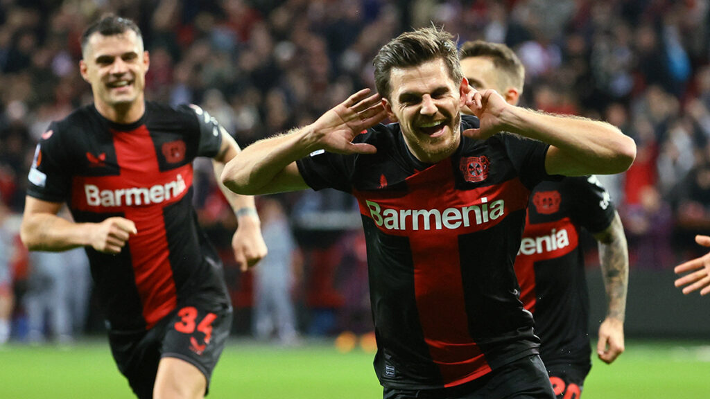 El Leverkusen mantiene su paso invicto en la temporada. Reuters