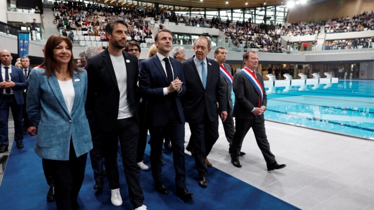 Emmanuel Macron inaugura el Centro Acuático Olímpico de Paris 2024
