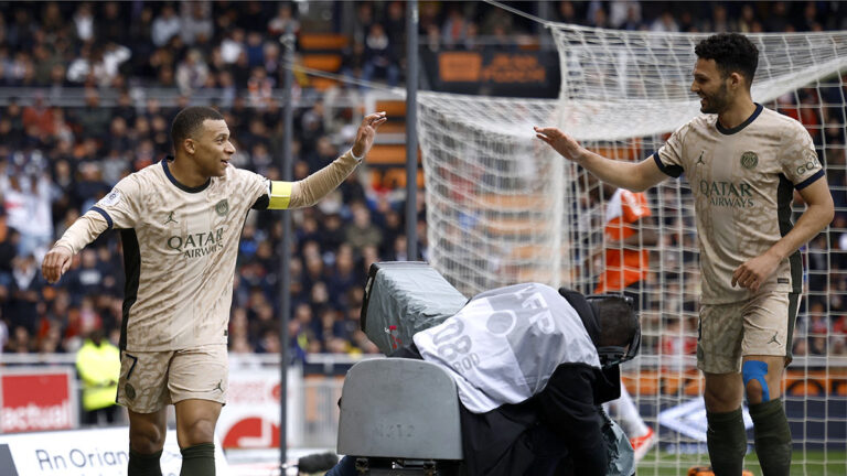 Lorient vs PSG: Mbappé marca el segundo de la forma más increíble