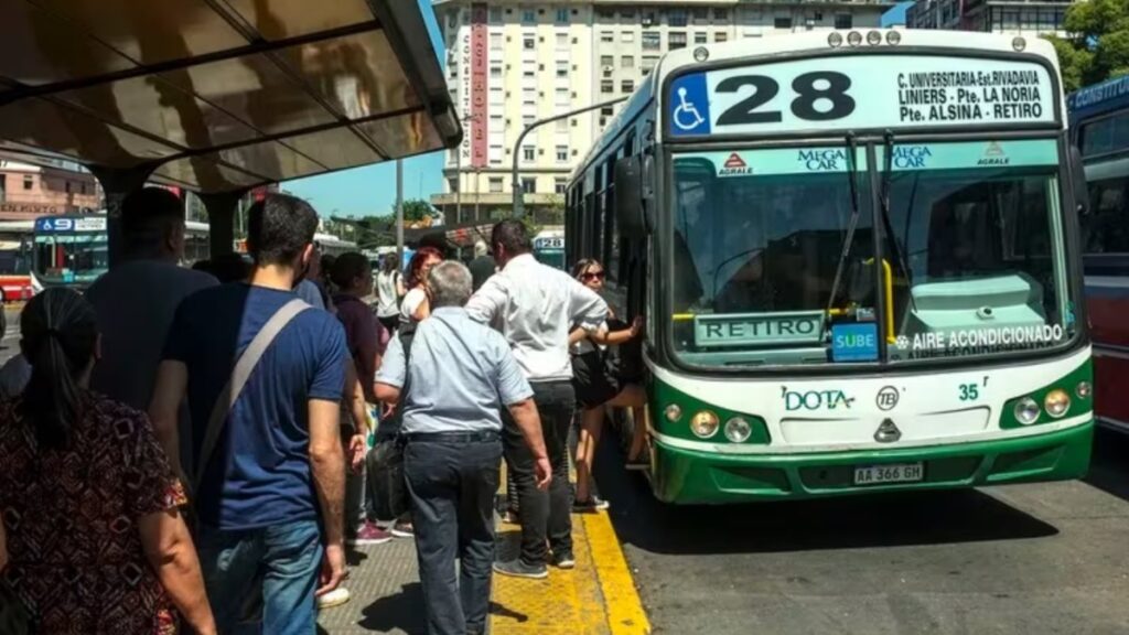 ¿Hay paro de colectivos en el AMBA en abril de 2024?