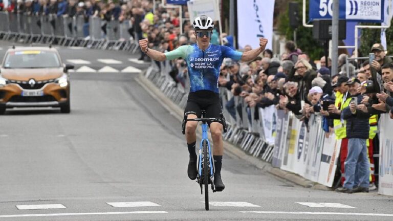 Paul Lapeira gana el sprint y conquista la segunda etapa de la Vuelta al País Vasco