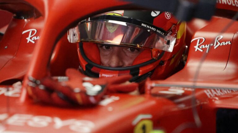 Carlos Sainz culpa a Fernando Alonso del contacto en la sprint del GP de China: “Al final le ha costado la carrera”