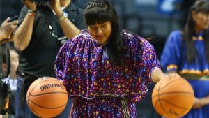 Un equipo de mujeres Tarahumaras perfecciona su técnica en básquetbol con apoyo del programa social del COI