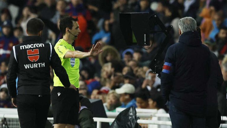Barcelona vs Valencia: Increíble, el guardameta Giorgi Mamardashvili se va expulsado por cometer una mano fuera del área