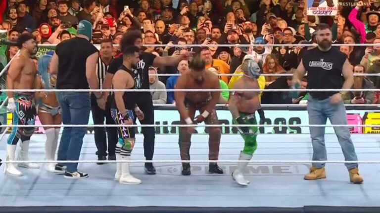 Rey Mysterio vence a Dominik Mysterio con ayuda de Jason Kelce y Lane Johnson en WrestleMania 40