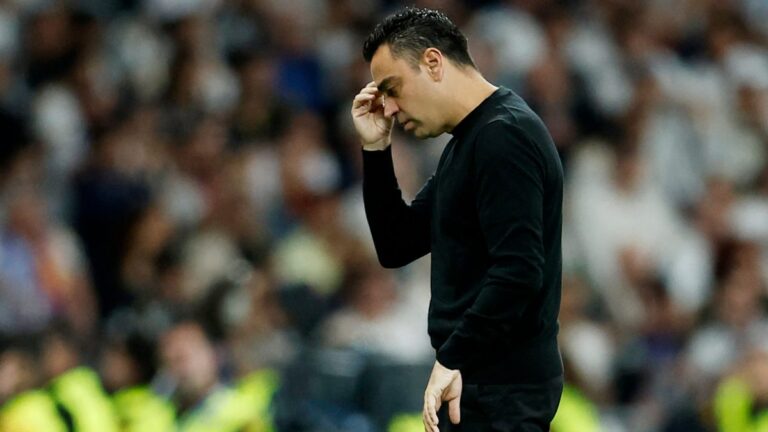 Xavi afirma que el Barcelona merecía ganar el Clásico y califica la actuación arbitral como una “vergüenza”