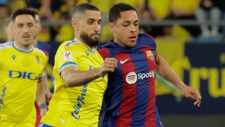 El representante de Vitor Roque explota contra Xavi y amenaza al Barça: “Tendremos que buscar otro club”