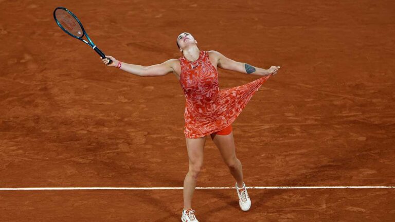 Aryna Sabalenka continua con paso firme en Roland Garros