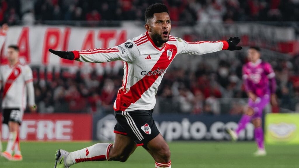 Miguel Ángel Borja celebrando con River.