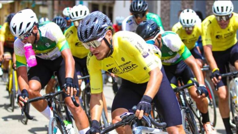 Adrián Bustamante continúa líder de la Vuelta a Antioquia, Jeisson Casallas es segundo