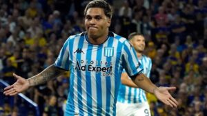 Racing se le planta a Juan Fernando Quintero