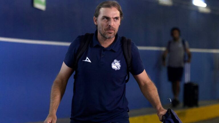 Puebla anuncia la salida de Andrés Carevic tras malos resultados