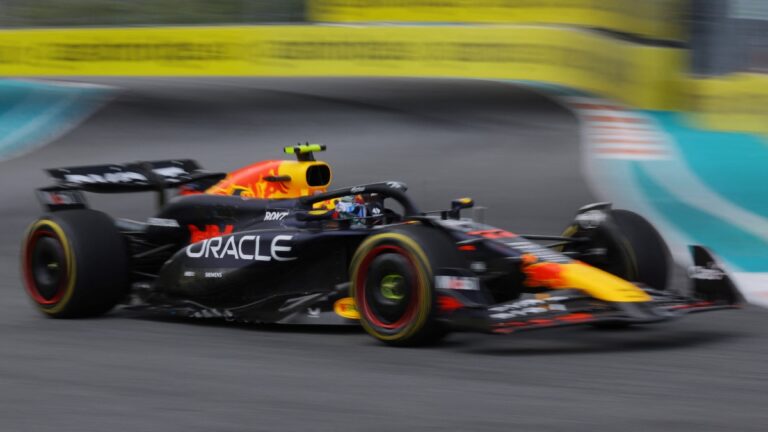 Checo Pérez queda tercero en la Sprint del GP de Miami; Verstappen domina y se lleva la carrera