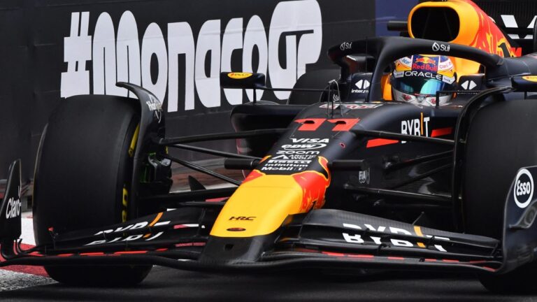 Checo Pérez y Max Verstappen, fuera del Top 10 en la Práctica Libre 1 del GP de Mónaco