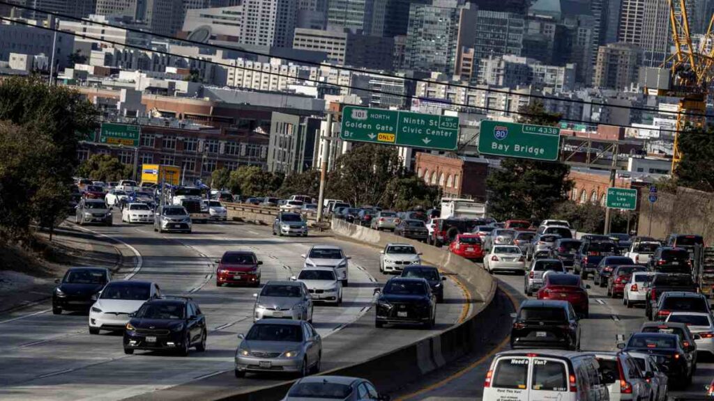 Hoy No Circula 3 de mayo: ¿Qué autos descansan este viernes en la CDMX y Edomex? | Reuters