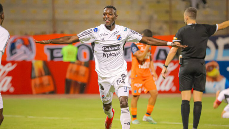 Medellín le pasa el rodillo a César Vallejo y vuela al liderato en la Copa Sudamericana