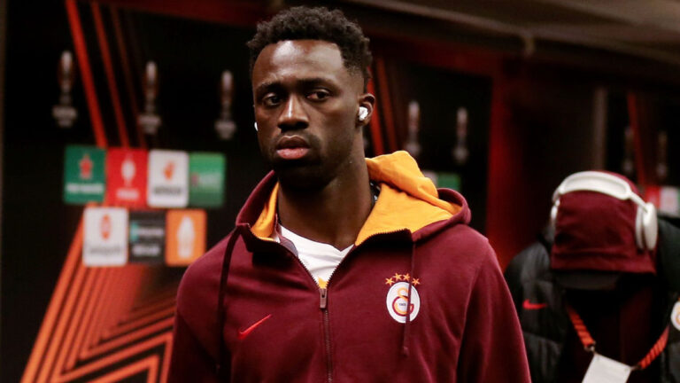 El Galatasaray cambia de plan con Dávinson Sánchez