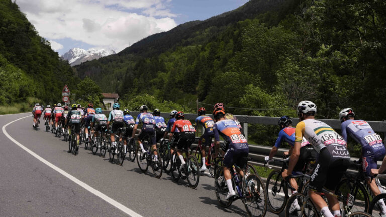 Giro de Italia 2024: resumen de la etapa 15 y el triunfo de Tadej Pogacar en Livigno
